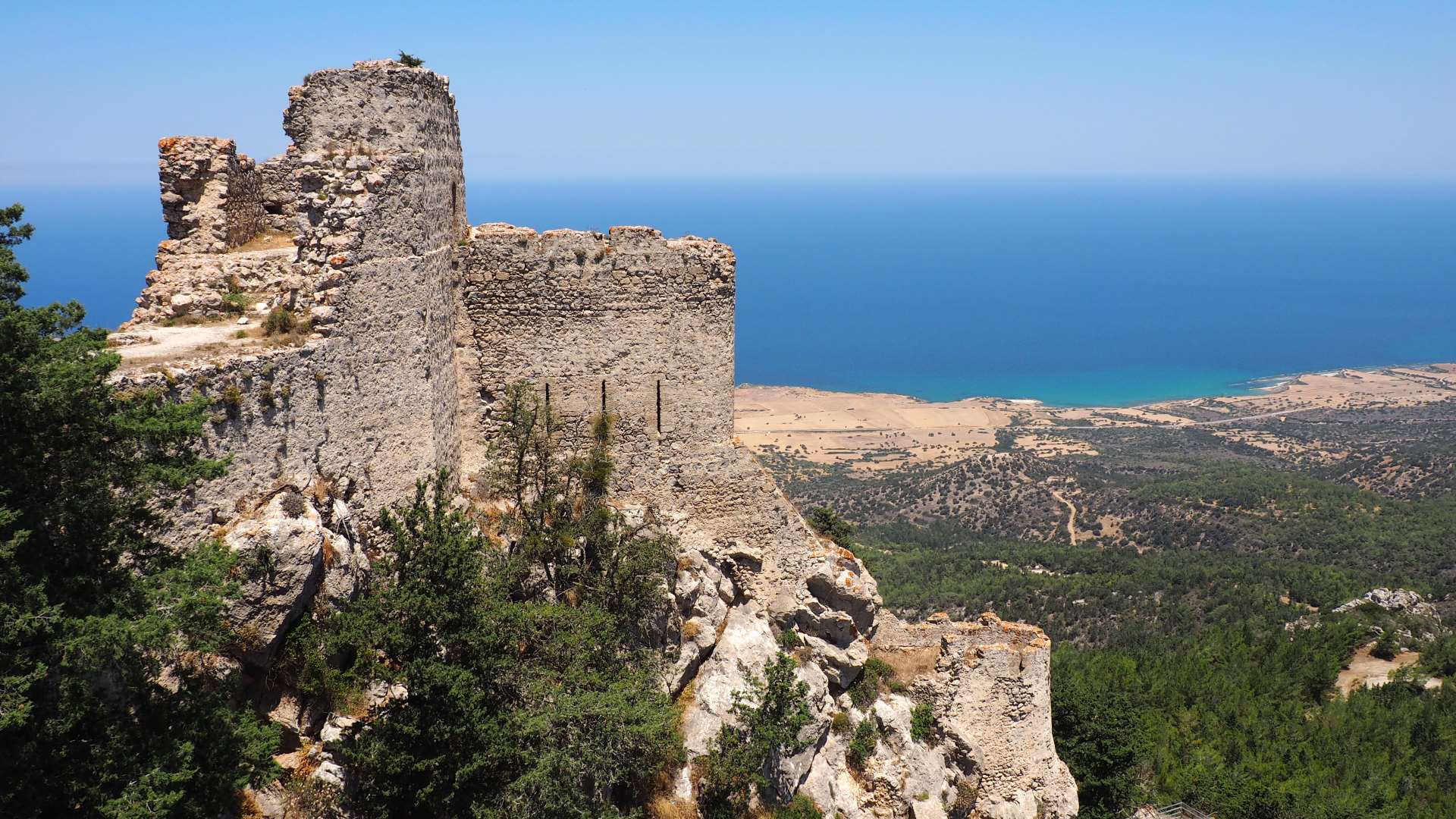 Замок Кантара, вид на побережье (Кипр)