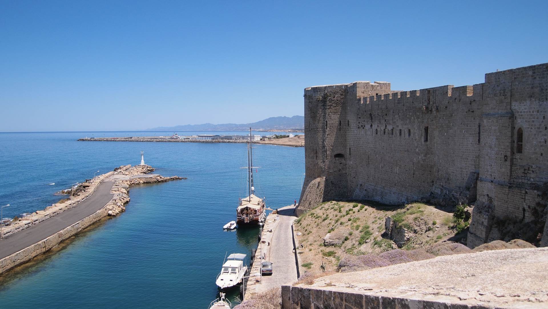Крепость Кирении (Кипр)