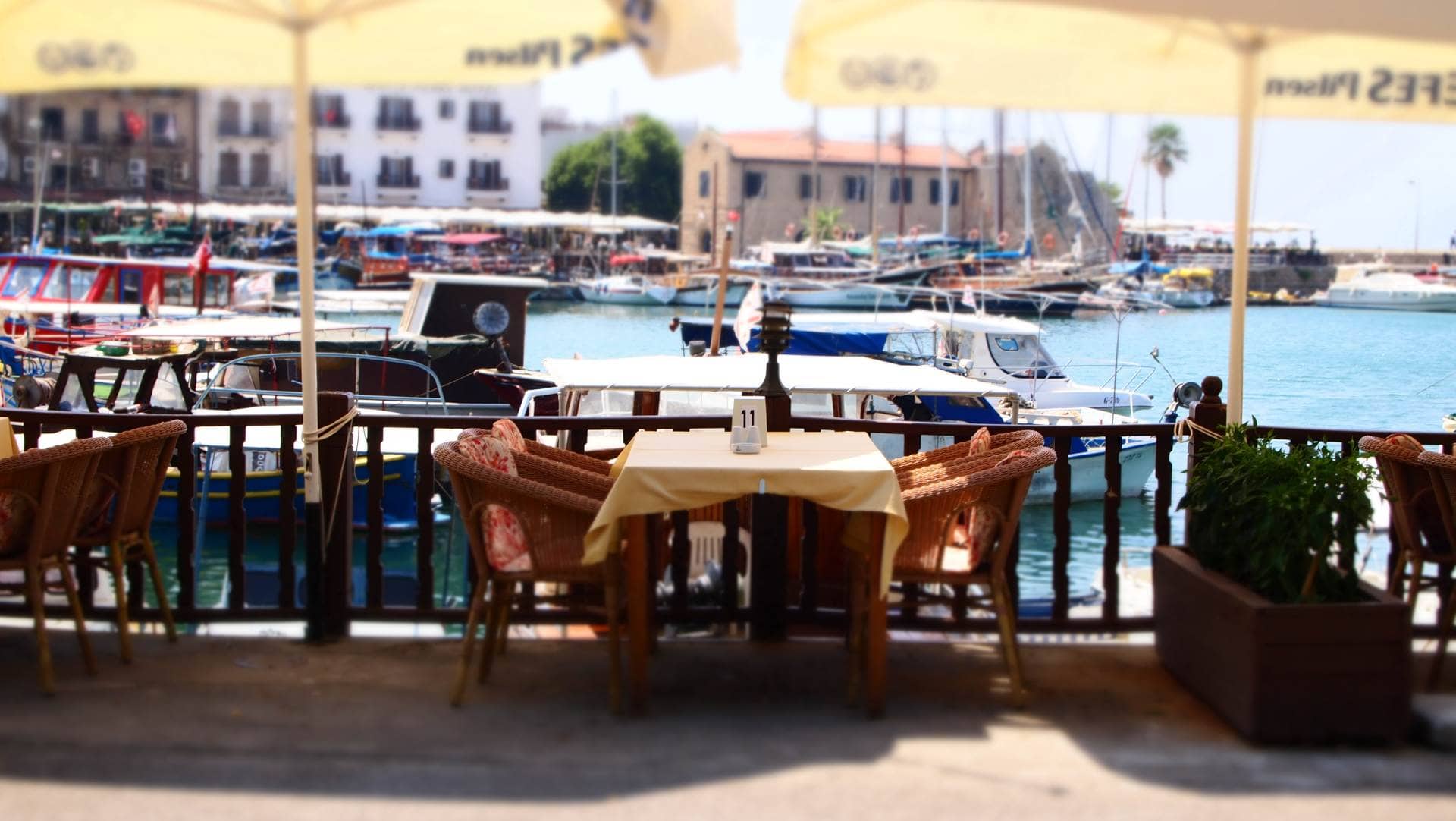 Ресторан в гавани Кирении (Кипр)