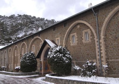 Монастырь Киккос в снегу (Кипр)