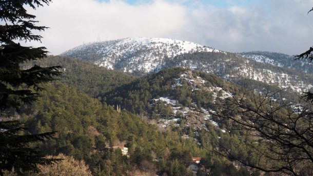 Вершина Олимпус в снегу (Кипр)