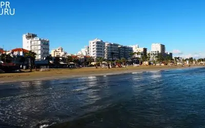 Пляж «Finikoudes beach» (Ларнака, Кипр)