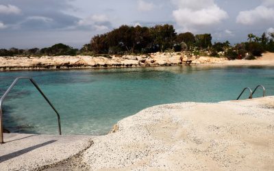 Пляж «Adams Beach» (Айя Напа, Кипр)