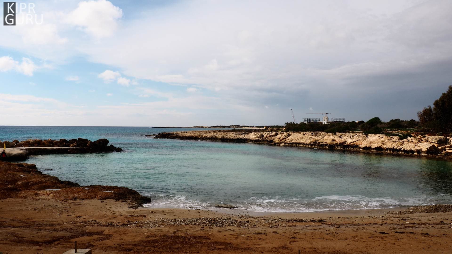 Пляж при отеле Adams Beach (Кипр)