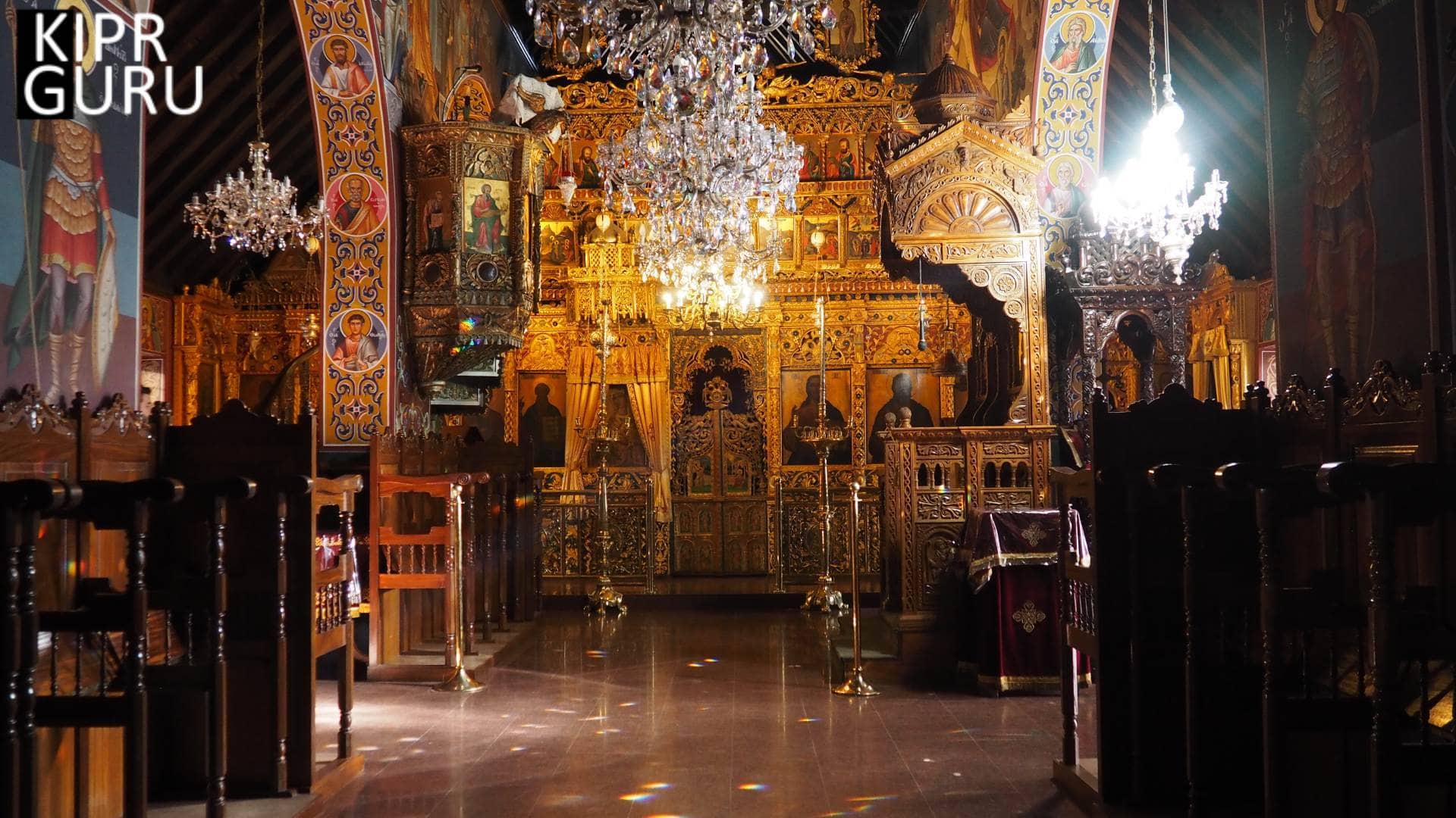 Интерьер храма в монастыре Троодитиссы (Кипр)