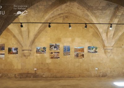 Выставка фотографий в аббатстве Беллапаис (Кипр)