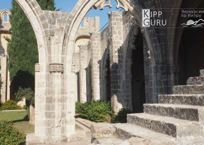 Руины аббатства Беллапаис (Кипр)