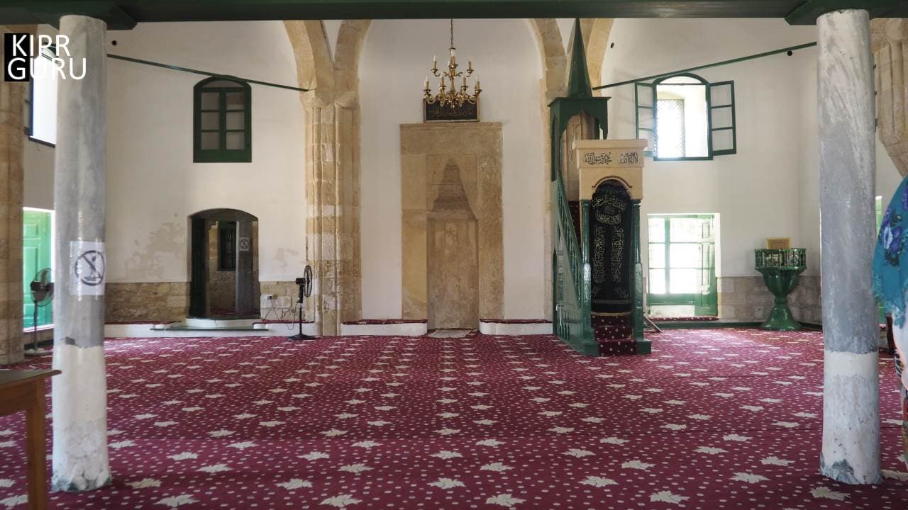 Внутри мечети Хала Султан Текке (Кипр)