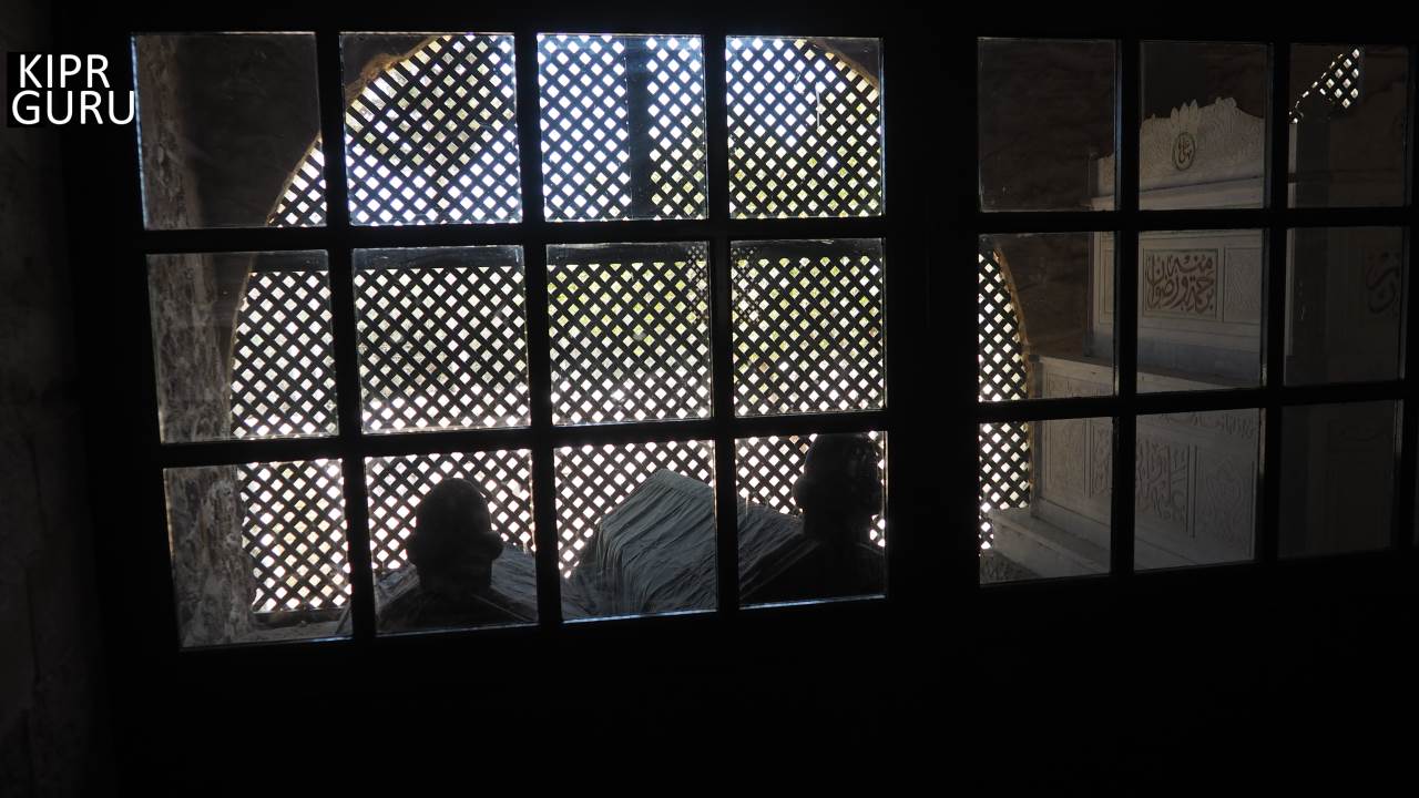 Захоронения в мечети Хала Султан Текке (Кипр)