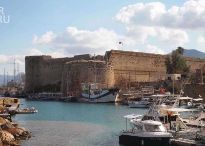 Морская гавань и крепость в Кирении (Кипр)