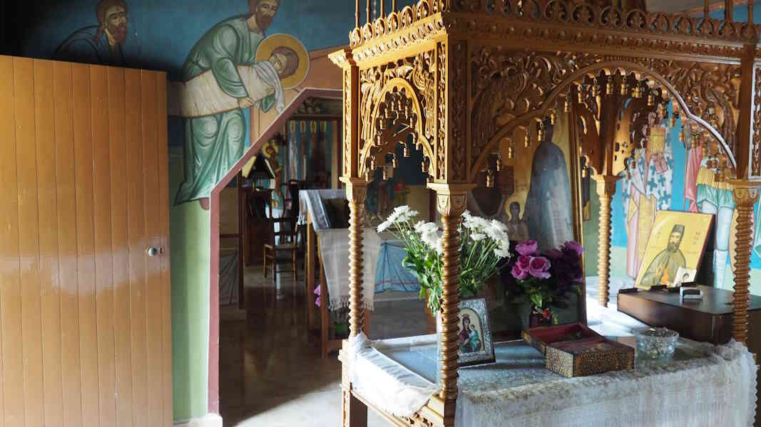 Внутреннее убранство церкви Св. Рафаила, Николая и Ирины, монастырь Св.Марины (Кипр)