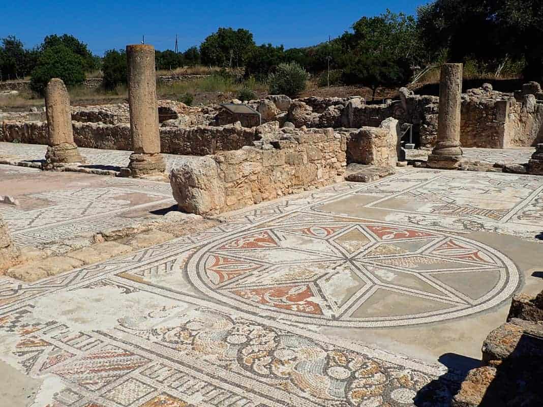 Арки аббатства Беллапаис (Кипр)